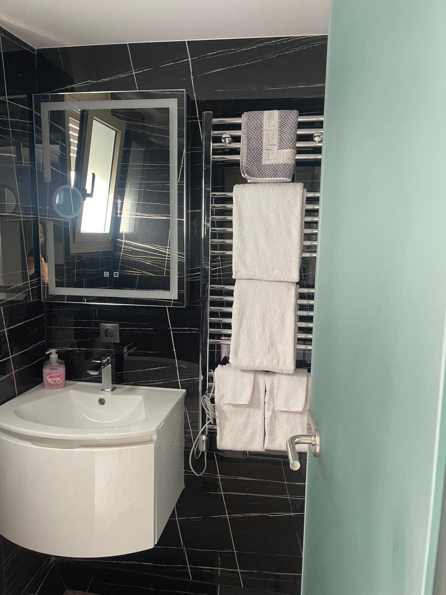 Sea View Apartment Patras Bagian luar foto