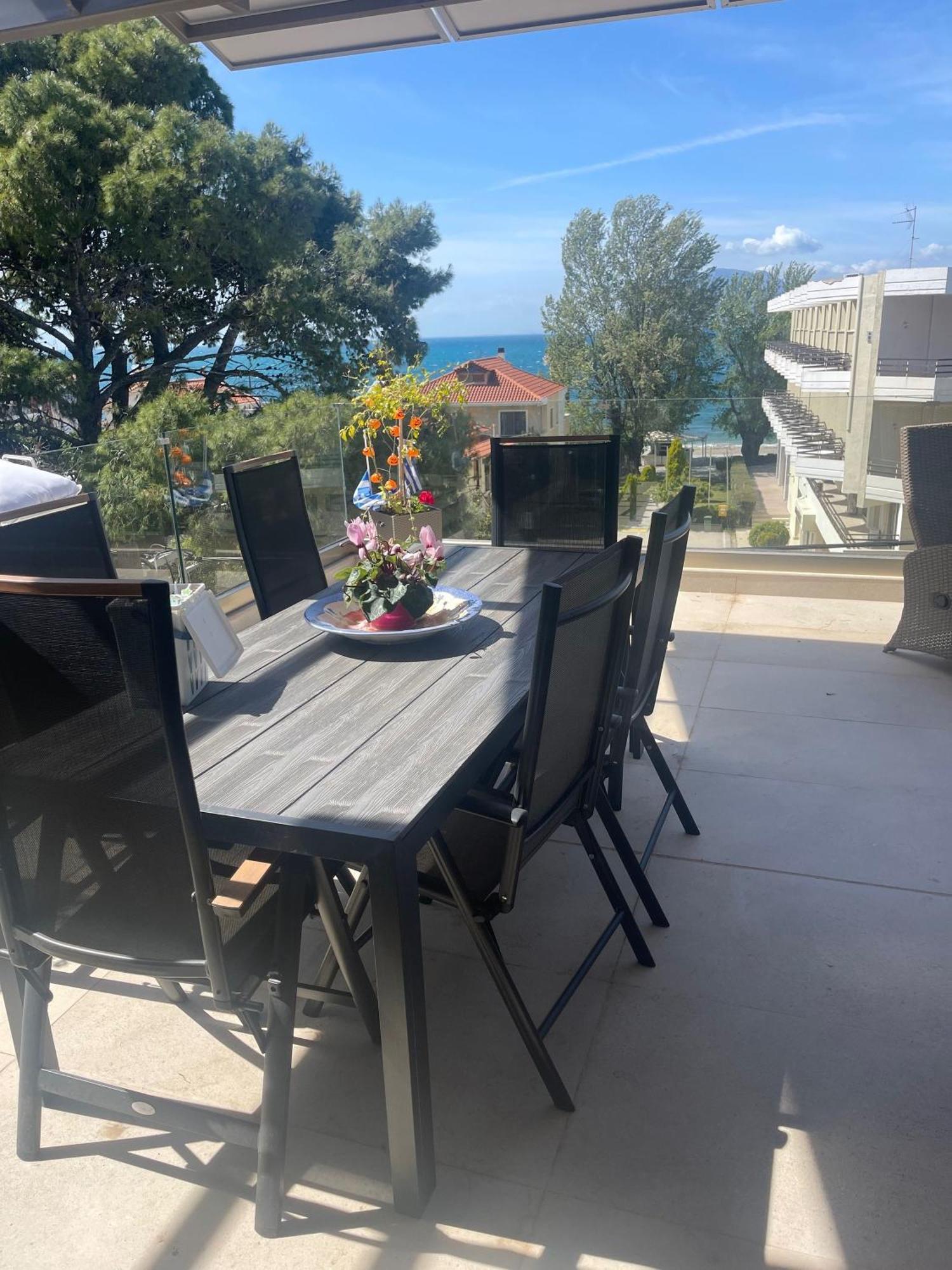 Sea View Apartment Patras Bagian luar foto
