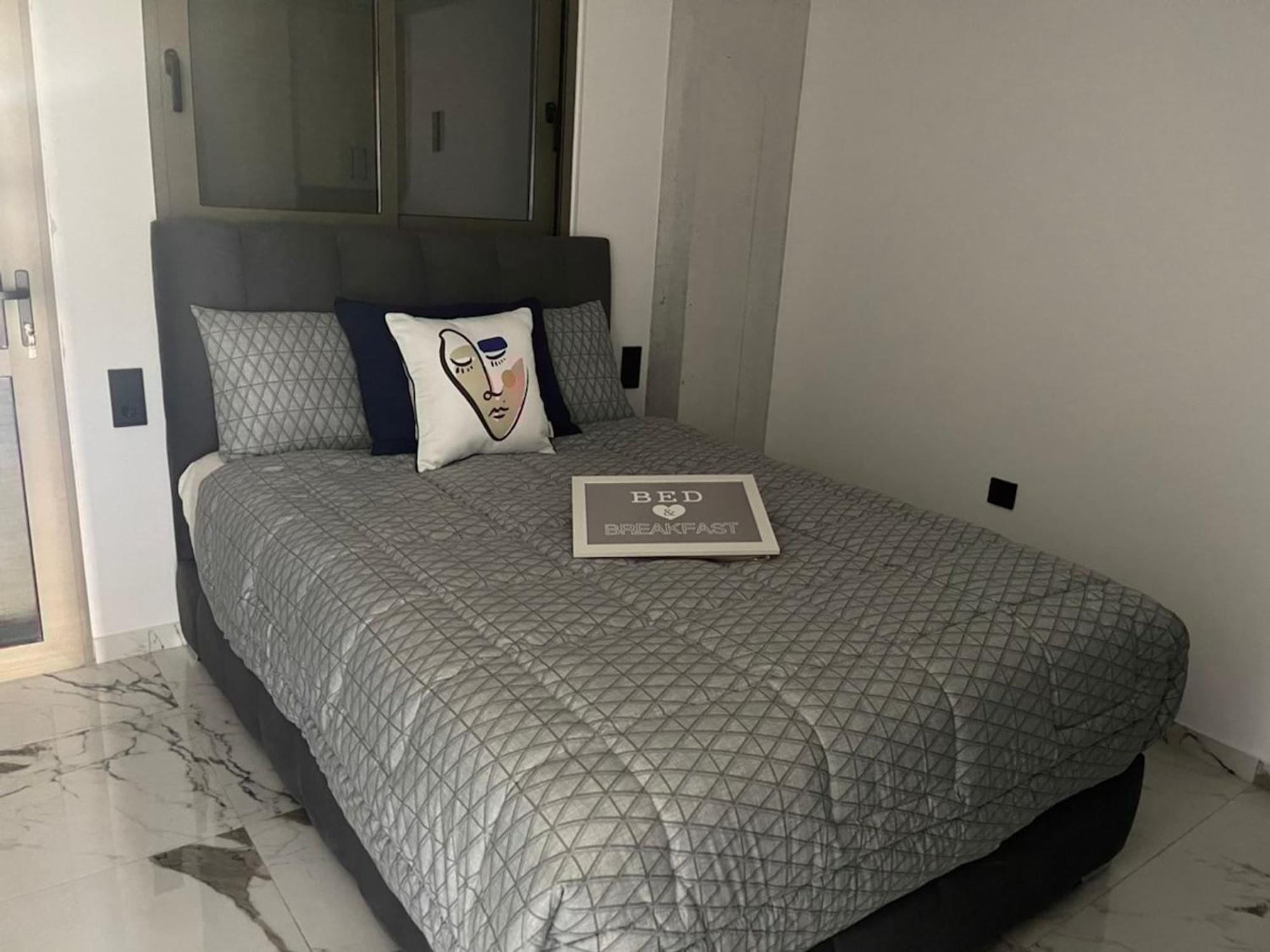 Sea View Apartment Patras Bagian luar foto